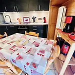 Peaceful In Close To Activities Жерарме