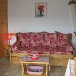 Peaceful In Close To Activities Жерарме