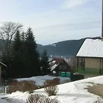 Peaceful In Close To Activities 아파트