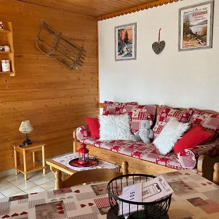 Peaceful In Close To Activities Жерарме