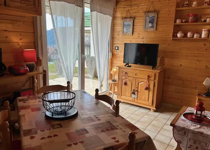 Peaceful In Close To Activities Apartment