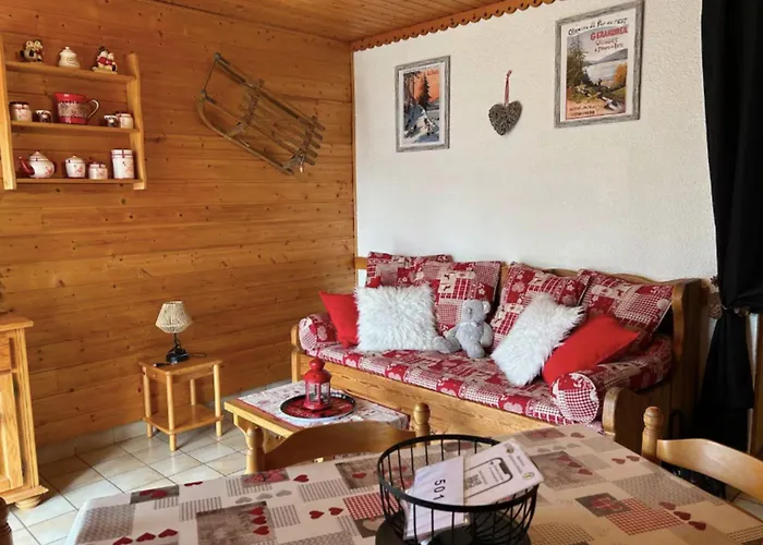 Peaceful In Close To Activities Apartment